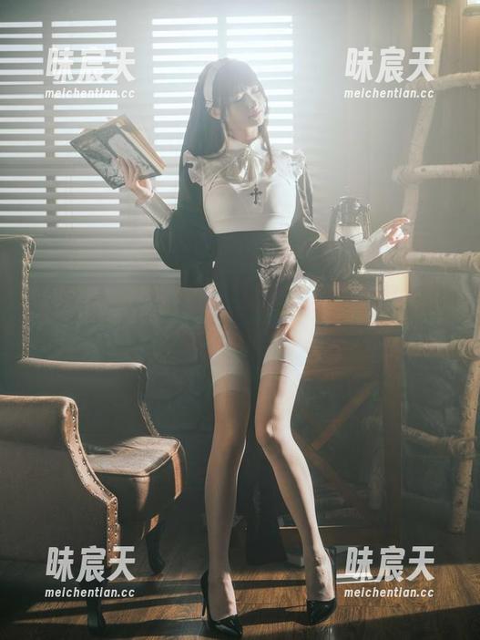 河豚抚子全套原图：居家比基尼，轻松就能引发话题