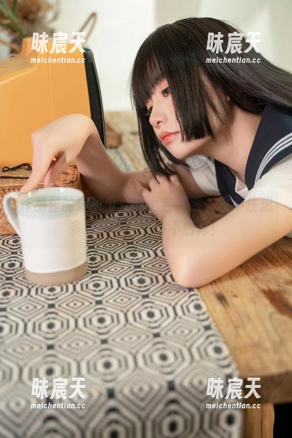 作品里的爆机少女喵小吉和服，忍不住想多看几眼，保存不解释！