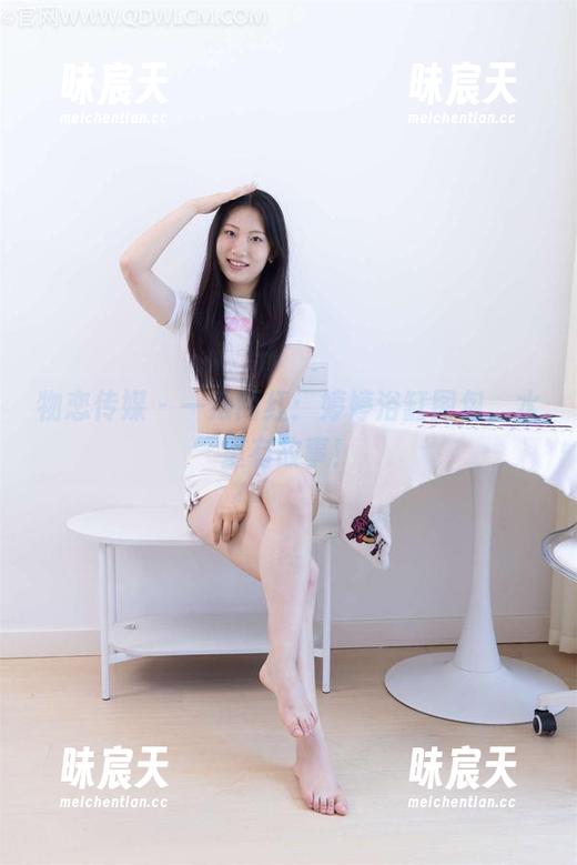 物恋传媒 - 一泡而红：婷婷浴缸图包，水里有故事！