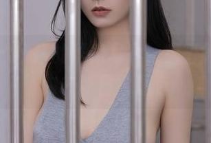 秀人网 – 优酱的居家写真：窗外阳光，室内神秘日常图包