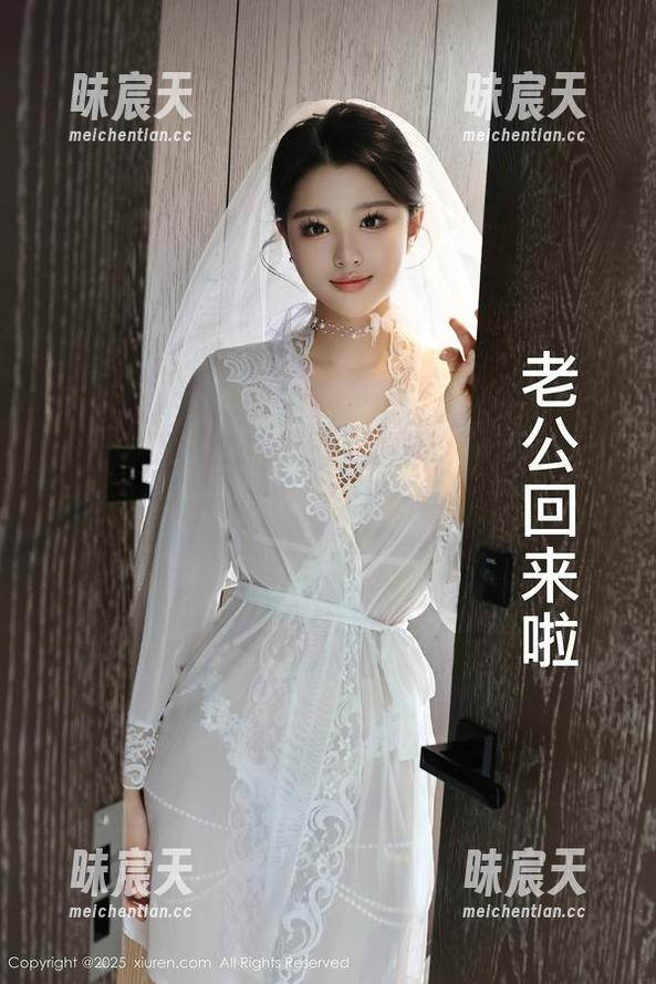 秀人网 - 短裙与奈奈Fox的秘密：全套写真等你下载，掀起你的好奇心！