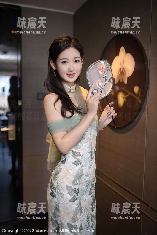 秀人网 - 王馨瑶yanni厦门旅拍：有人说她的写真是为海浪专门定制的，不信你看这图片！