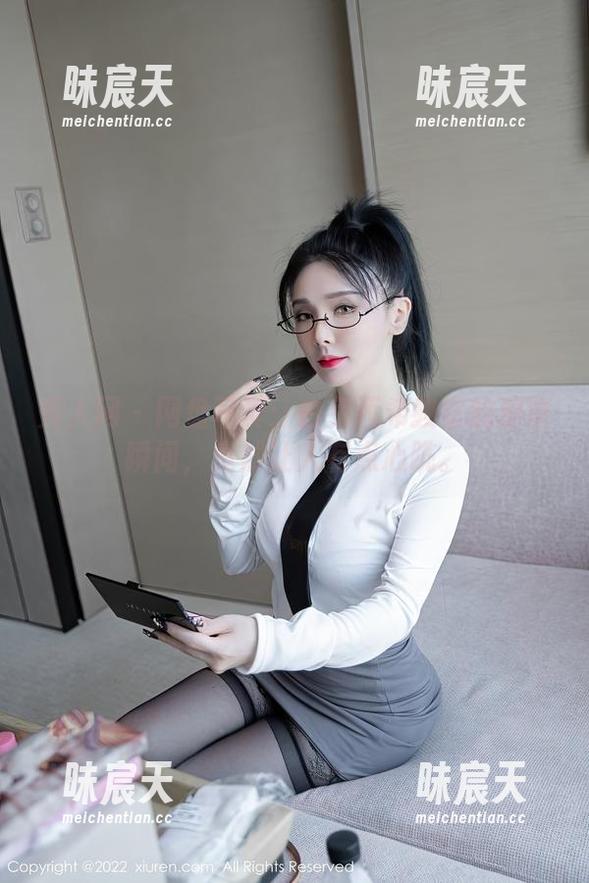 秀人网 - 网盘写真：白兔西希教室的那些瞬间，竟然让人有点心跳。