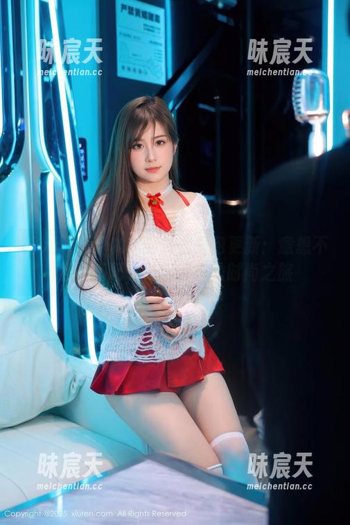 秀人网 - 舒林培的礼服图包更新：意想不到的搭配，脑洞大开的时尚之旅