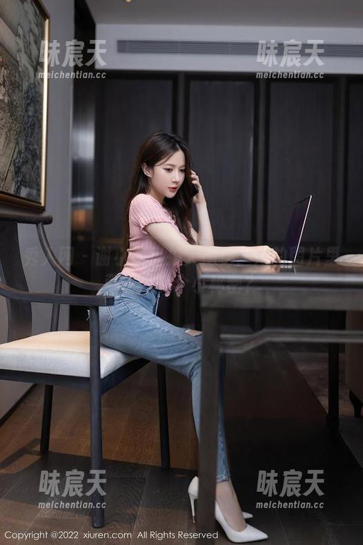 秀人网 - 谢小蒽自拍大揭秘：她的图片里藏着多少个小秘密？