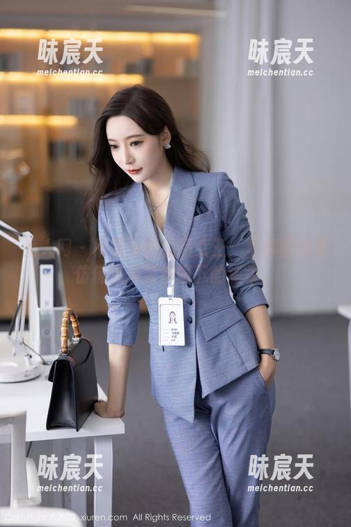 秀人网 - 吊带与邹晶晶女王：写真图包里仿佛流淌着艳阳下的温柔。