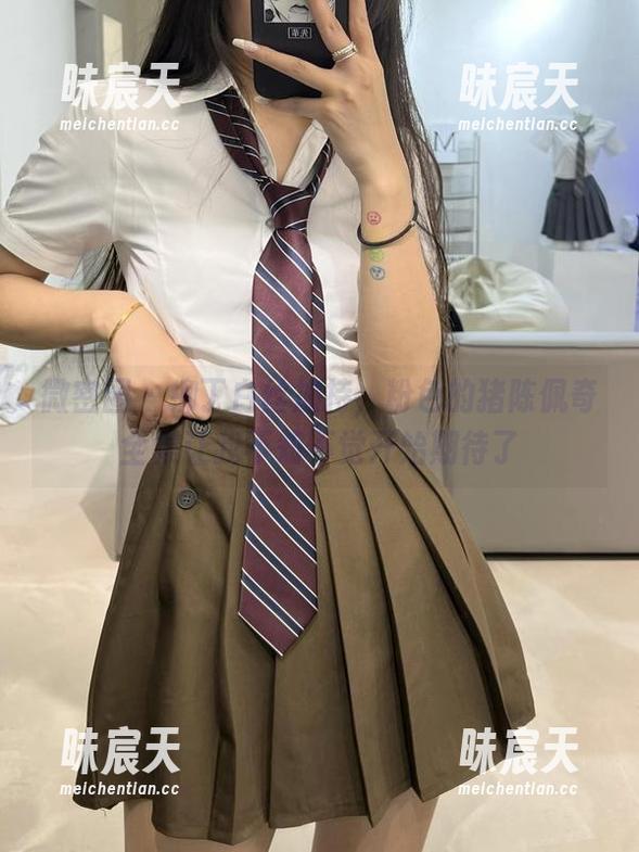 微密圈 - 柳丁白丝加持，粉色的猪陈佩奇全集让我不知不觉开始期待了