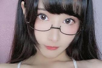 看！糖果果Candy穿着户外校服，私拍美图拯救你的无聊生活