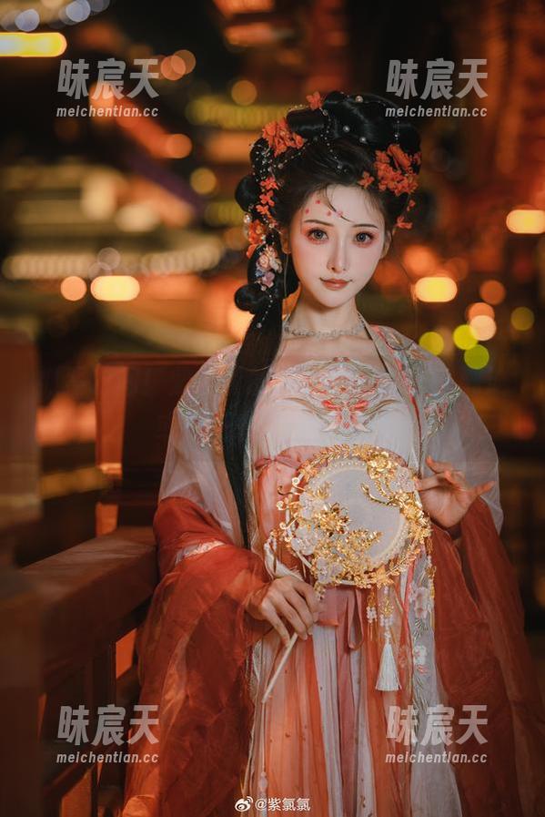 抓紧时间！紫氯氯的短裙更新，未来潮流或许正在此刻诞生！