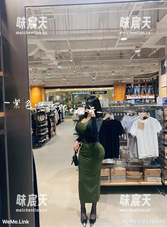 微密圈 - 精致又搞怪：探秘紫色哒豚豚的内衣写真原图！