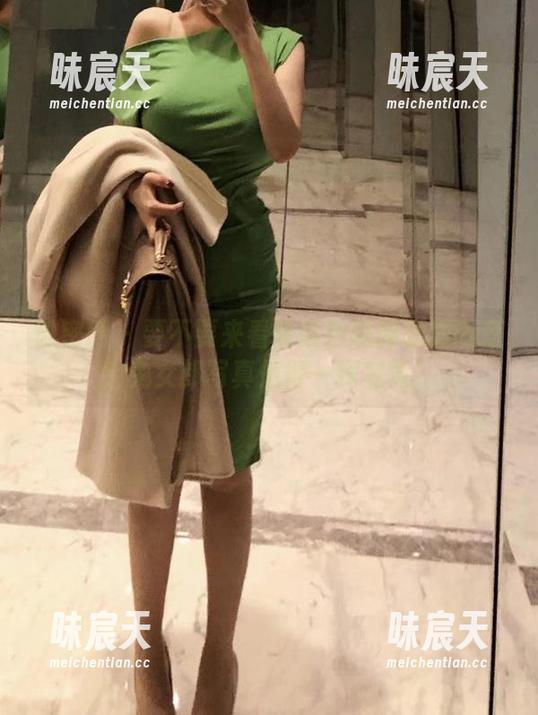 微密圈 - 要不要来看看紫色哒豚豚的网盘？兔女郎写真值得一探究竟！