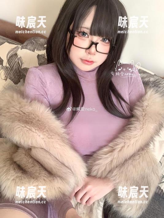 纯爱neko的秘书美图：一天的疲惫瞬间被治愈！
