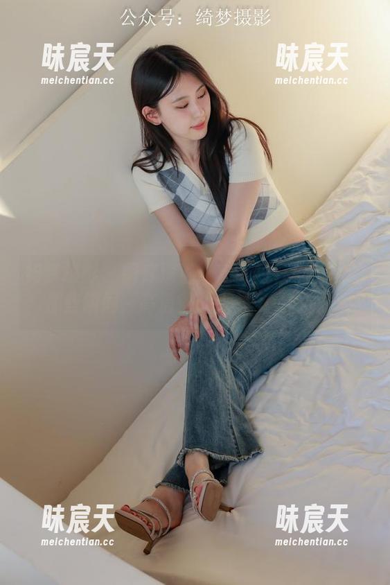 绮梦摄影 - 图库深潜：安吉拉在办公室的那些瞬间，高清得让人想多看几眼。