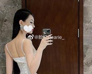 微密圈 – 脸红Dearie的比基尼视界：原图、套图间的微妙调频