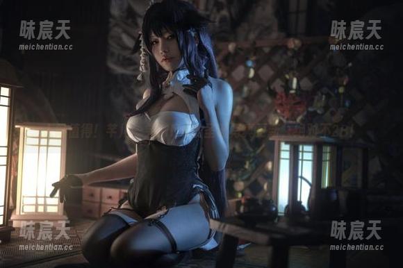 人间值得！芊川一笑MNK的圣诞写真更新，绝对不2B！