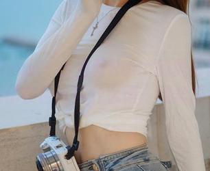 花漾show – 小海臀Rena的美脚原图全套，仿佛在告诉你什么叫‘致命吸引’！