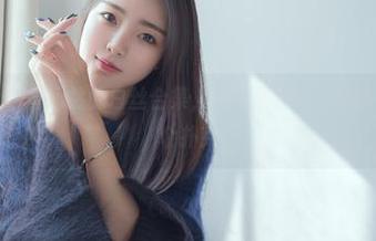 花漾show – 黄乐然的白丝合集，虽说是照片，但我更想给她打个扑克