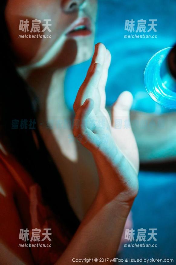 蜜桃社 - 结衣的网袜在线，图集中的小细节令人心动