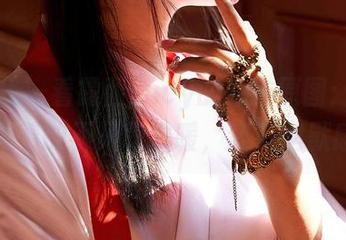 蜜桃社 – 看露西Lucy的毛衣原图：图册里藏着的不只是温暖，还有幽默感！