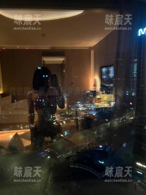 微密圈 - 跳入蓝色梦境：詹詹全套泳池比基尼图包一探究竟！
