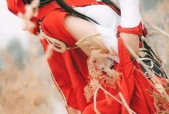 许多鱼鱼鱼的蓝凤凰：在cos写真中重新定义美的可能