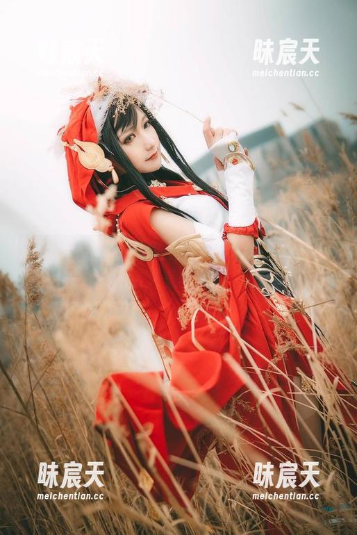 许多鱼鱼鱼的蓝凤凰：在cos写真中重新定义美的可能