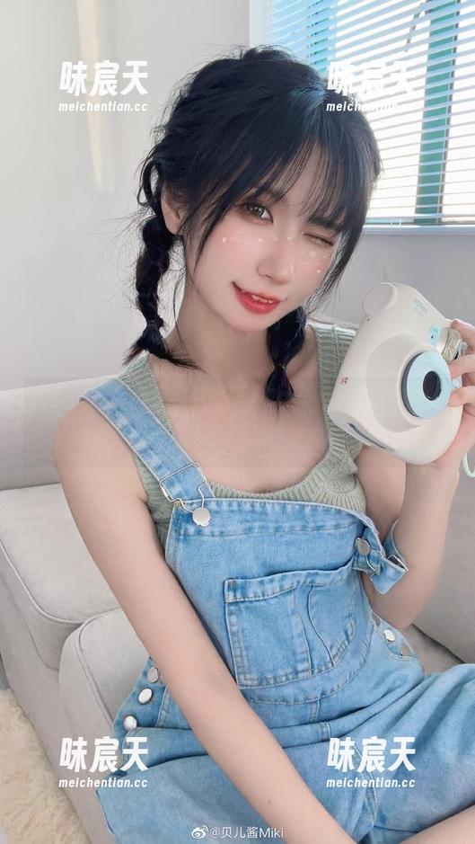 爱上丝袜的理由升级！贝儿酱Miki的高清图包，这样的魅力你敢不敢看？
