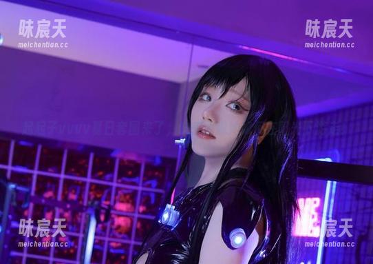 起起子vvvv夏日套图来了，快来围观她如何在阳光下游走！