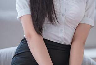 从未想过：轩萧学姐的高清写真与灰色五指袜的奇妙组合