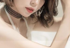轰趴猫 – 透过曲曲瑜伽精选，看她怎么把普通的呼吸变得如此迷人，真的，感觉有点心跳加速了。