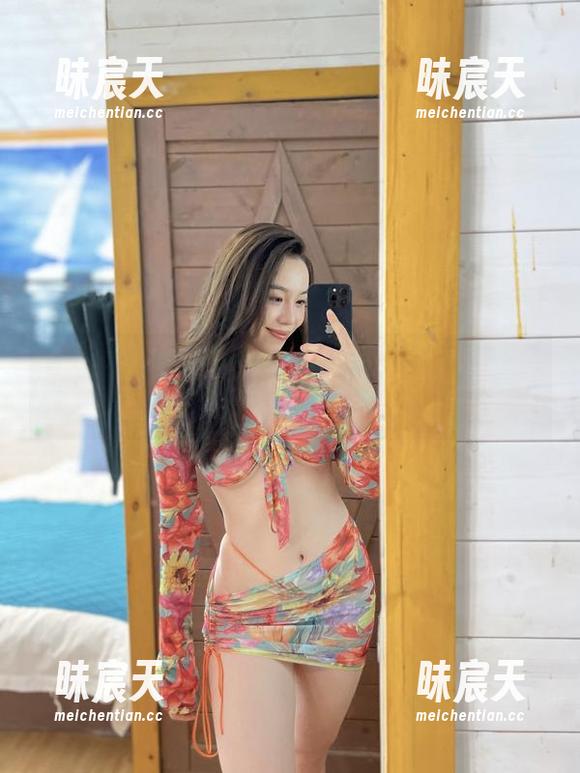 微密圈 - 精选作品直击心灵：铁锤姐姐与白色蕾丝袜的秘密