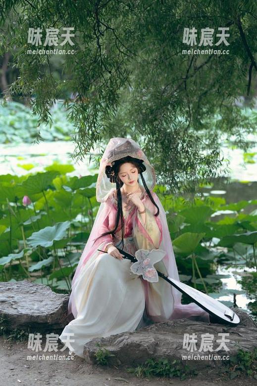 谁能拒绝雯妹不讲道理的黑丝T-back图集？无圣光中的小惊喜！