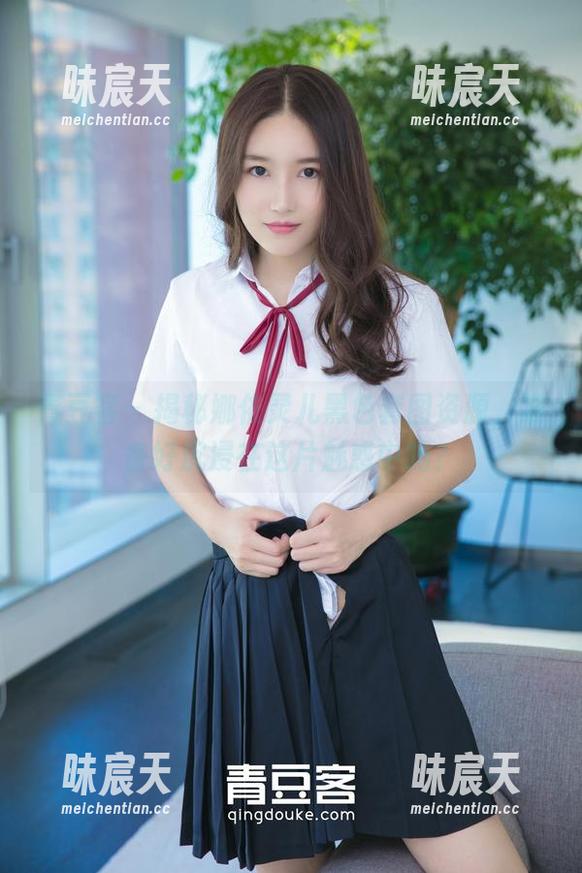 青豆客 - 揭秘娜依灵儿黑色套图资源，准备好沉浸在这片魅惑中吗？