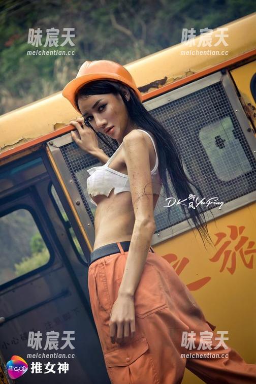 青豆客 - 在线图集：徐妍馨Mandy的裤里丝，谁说简单就是普通？来看看！