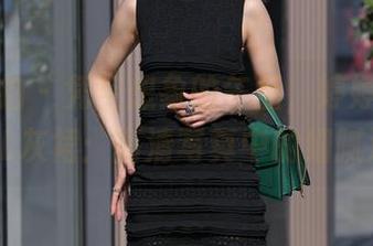 魔镜街拍 – 凭空想象的午后，婷婷与自信的OL灰裙：高清写真中的细腻流转