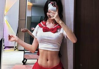 微密圈 – 看！黎允熙baby穿上皮衣后的魔力，图包里处处是撩人的味道！